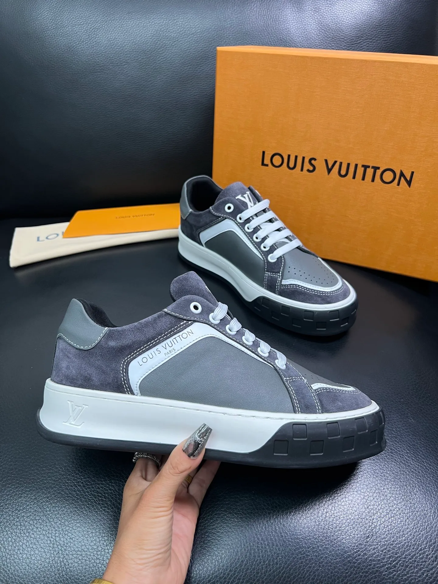 Men's shoes 💰740 Lv top purchase Louis Vuitton, counter synchronization, uppers imported from Italy cowhide, imported mesh padding soft and comfortable, soles: original soles specially provided by the original factory, T men's shoes 💰U exclusive movable molded soles super comfortable, original factory and single goods, high quality, welcome to compare, code number 39-44 (customized 38-45) 85858